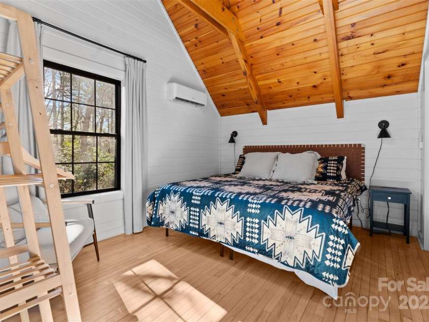 68 Bear Den Mountain View Drive, Spruce Pine, NC 28777.  MLS# CAR4326618, YatesRealty ID 2934. 