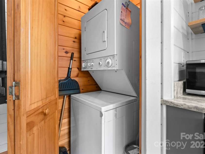 68 Bear Den Mountain View Drive, Spruce Pine, NC 28777.  MLS# CAR4326618, YatesRealty ID 2934. 
