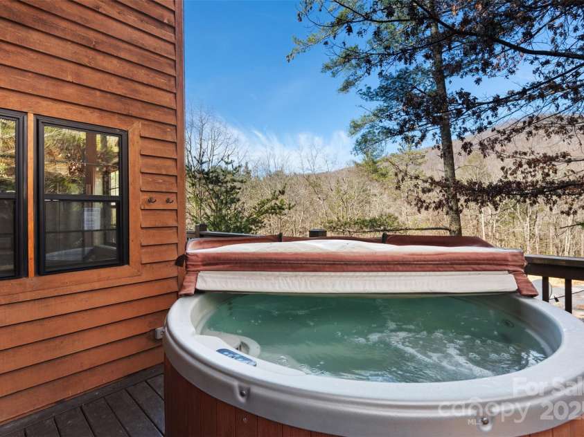 68 Bear Den Mountain View Drive, Spruce Pine, NC 28777.  MLS# CAR4326618, YatesRealty ID 2934. 