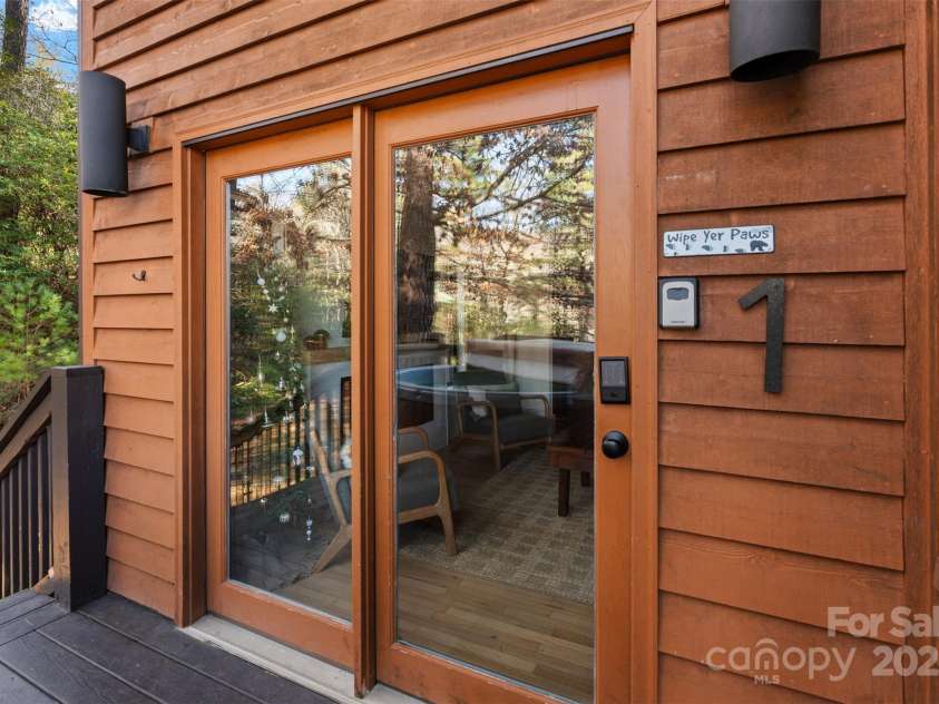 68 Bear Den Mountain View Drive, Spruce Pine, NC 28777.  MLS# CAR4326618, YatesRealty ID 2934. 