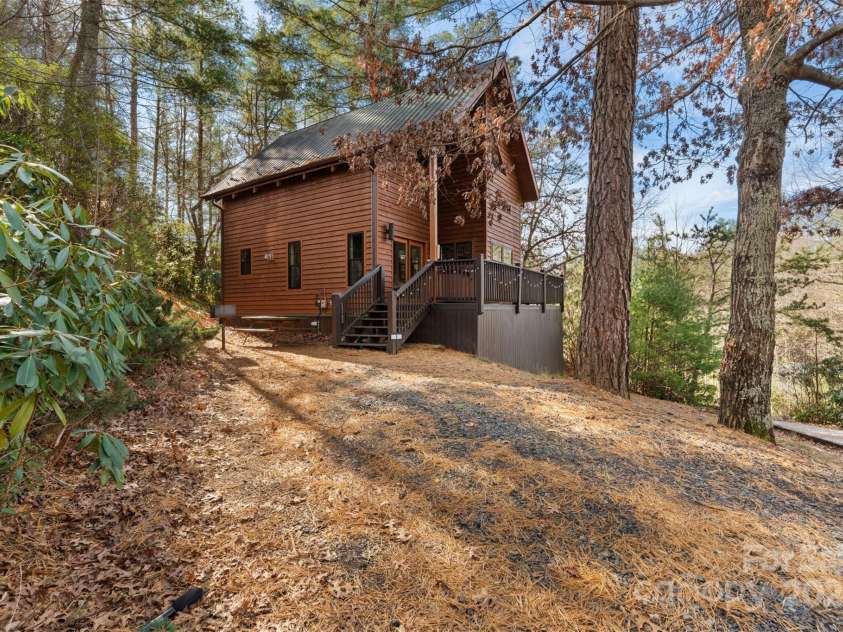 68 Bear Den Mountain View Drive, Spruce Pine, NC 28777.  MLS# CAR4326618, YatesRealty ID 2934. 