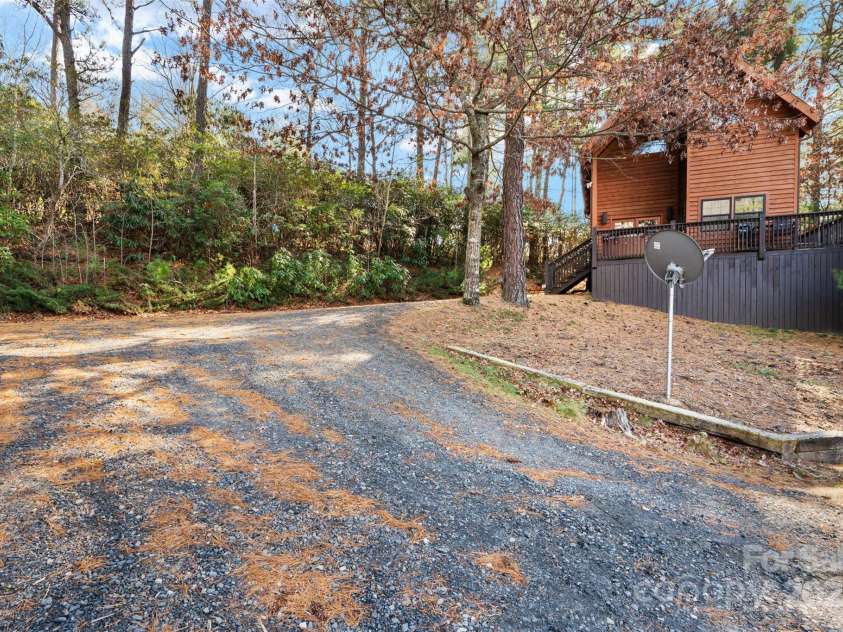 68 Bear Den Mountain View Drive, Spruce Pine, NC 28777.  MLS# CAR4326618, YatesRealty ID 2934. 