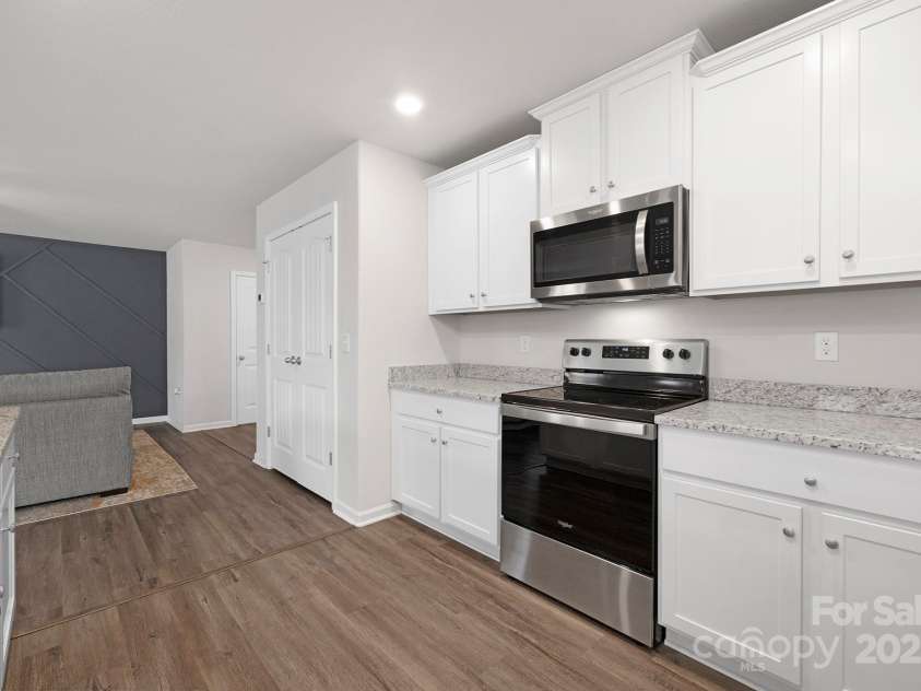 9025 Creedmore Hills Drive, Charlotte, NC 28214.  MLS# CAR4289266, YatesRealty ID 2934. Kitchen