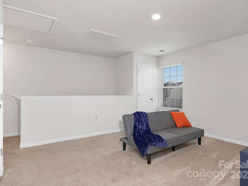 9025 Creedmore Hills Drive, Charlotte, NC 28214.  MLS# CAR4289266, YatesRealty ID 2934. Loft