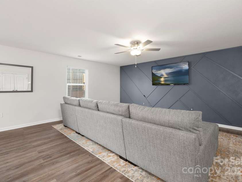 9025 Creedmore Hills Drive, Charlotte, NC 28214.  MLS# CAR4289266, YatesRealty ID 2934. Open Concept Living Room