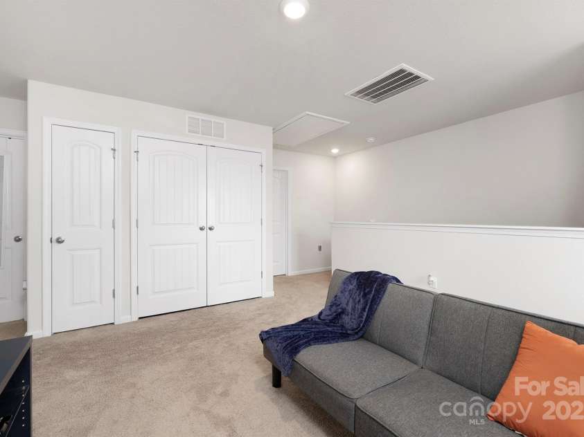 9025 Creedmore Hills Drive, Charlotte, NC 28214.  MLS# CAR4289266, YatesRealty ID 2934. Open Loft