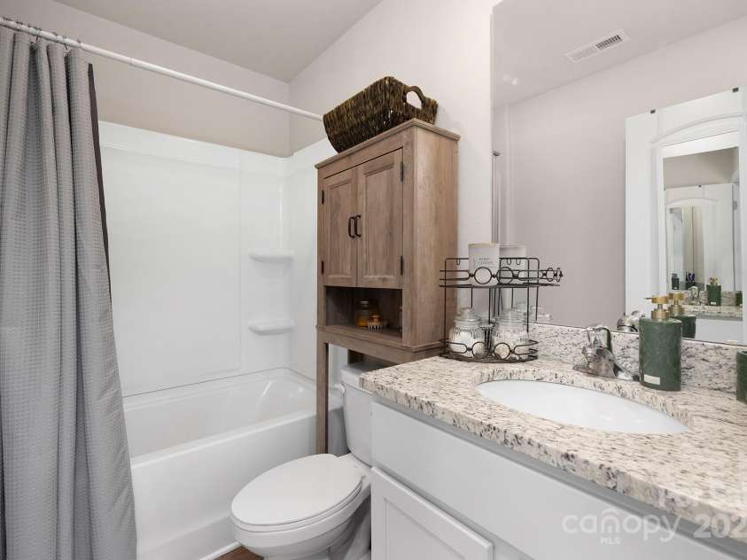 9025 Creedmore Hills Drive, Charlotte, NC 28214.  MLS# CAR4289266, YatesRealty ID 2934. Secondary Bath