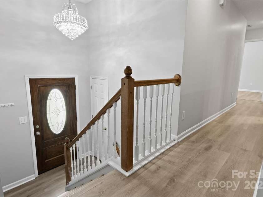 824 17th Avenue Drive, Hickory, NC 28602.  MLS# CAR4279103, YatesRealty ID 29340. 