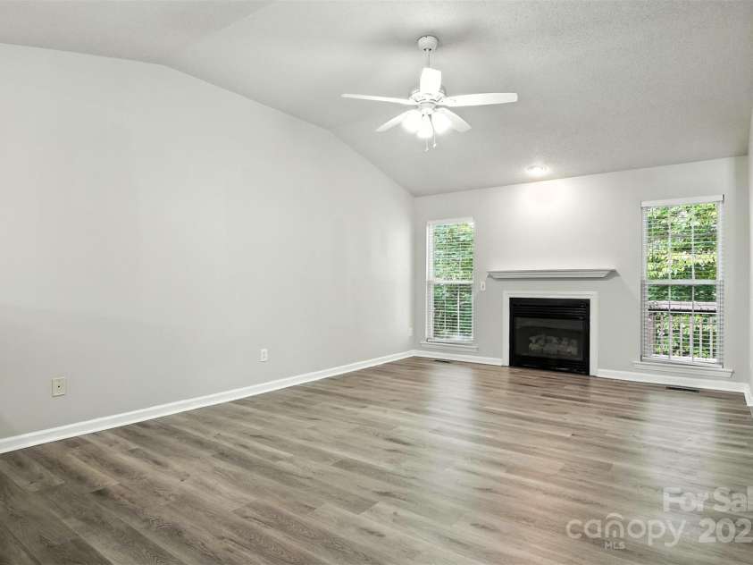 824 17th Avenue Drive, Hickory, NC 28602.  MLS# CAR4279103, YatesRealty ID 29340. 