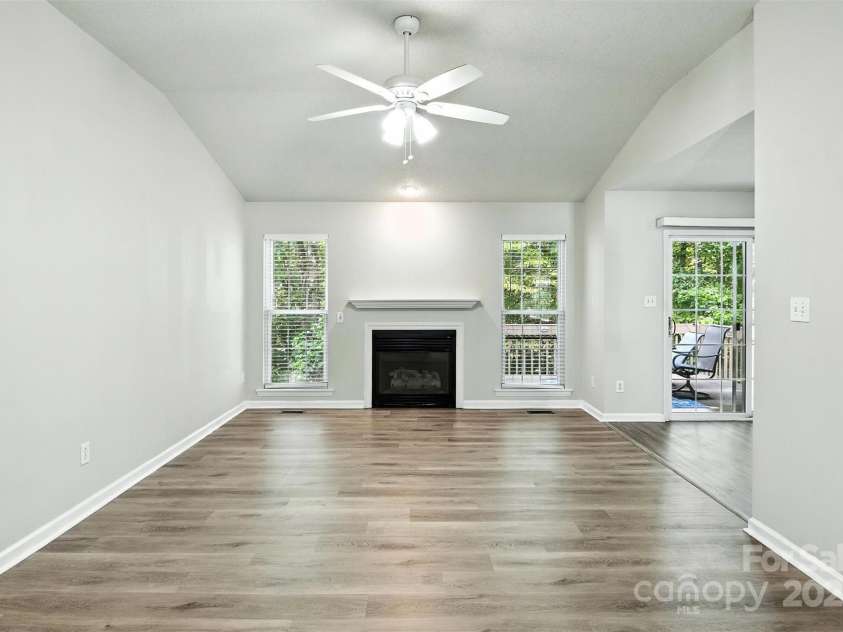 824 17th Avenue Drive, Hickory, NC 28602.  MLS# CAR4279103, YatesRealty ID 29340. 