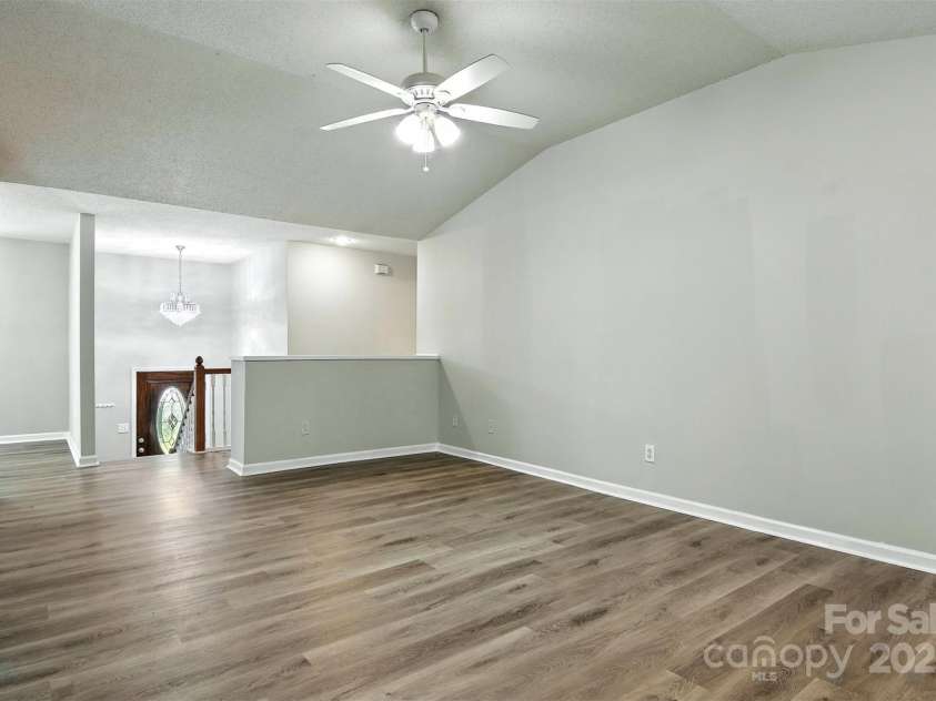 824 17th Avenue Drive, Hickory, NC 28602.  MLS# CAR4279103, YatesRealty ID 29340. 