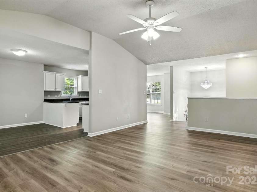 824 17th Avenue Drive, Hickory, NC 28602.  MLS# CAR4279103, YatesRealty ID 29340. 