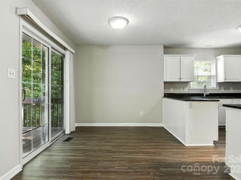 824 17th Avenue Drive, Hickory, NC 28602.  MLS# CAR4279103, YatesRealty ID 29340. 