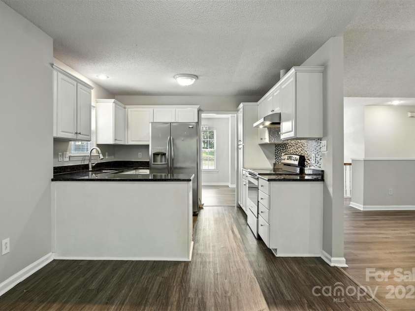 824 17th Avenue Drive, Hickory, NC 28602.  MLS# CAR4279103, YatesRealty ID 29340. 