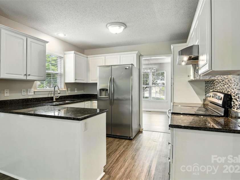 824 17th Avenue Drive, Hickory, NC 28602.  MLS# CAR4279103, YatesRealty ID 29340. 