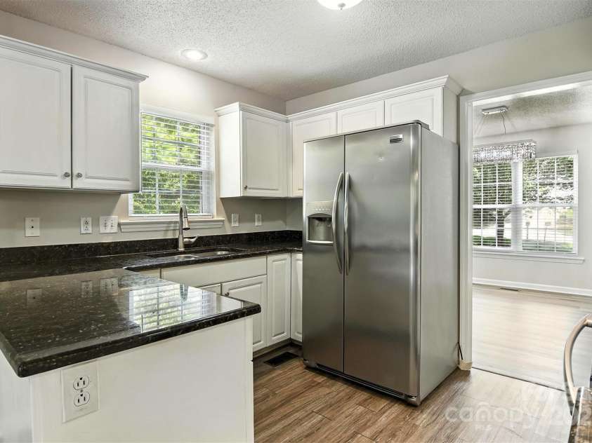 824 17th Avenue Drive, Hickory, NC 28602.  MLS# CAR4279103, YatesRealty ID 29340. 