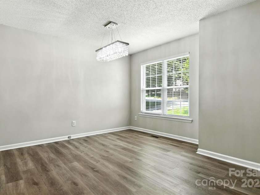 824 17th Avenue Drive, Hickory, NC 28602.  MLS# CAR4279103, YatesRealty ID 29340. 