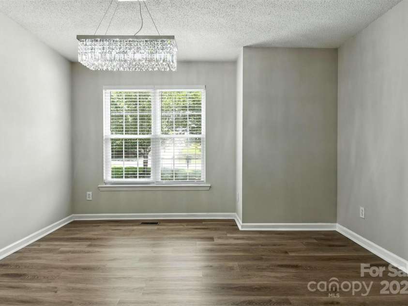 824 17th Avenue Drive, Hickory, NC 28602.  MLS# CAR4279103, YatesRealty ID 29340. 