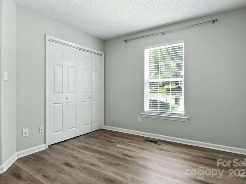 824 17th Avenue Drive, Hickory, NC 28602.  MLS# CAR4279103, YatesRealty ID 29340. 