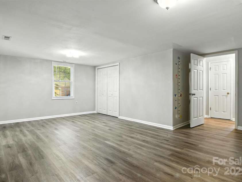 824 17th Avenue Drive, Hickory, NC 28602.  MLS# CAR4279103, YatesRealty ID 29340. 