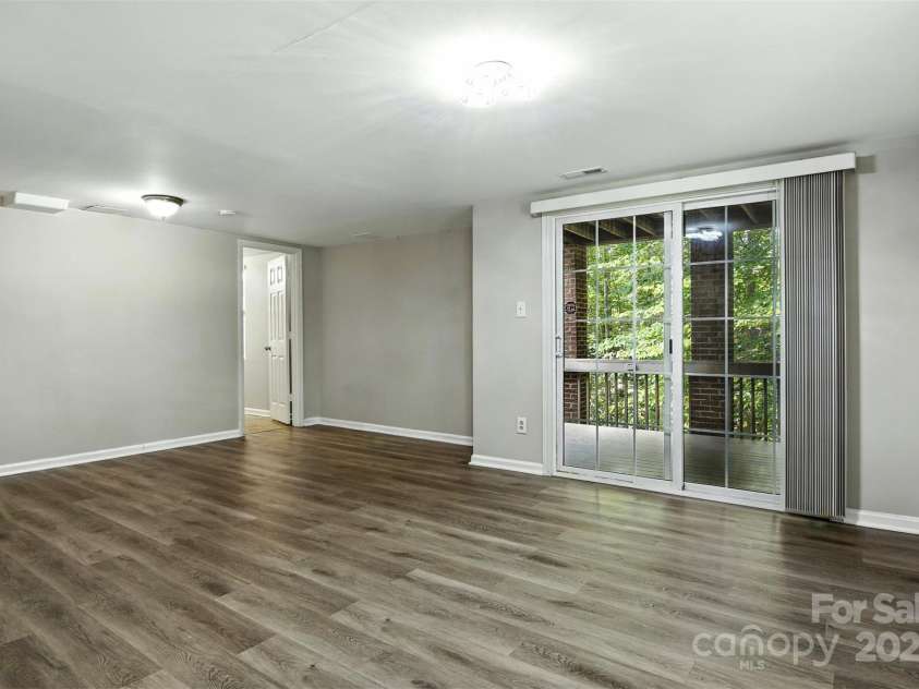 824 17th Avenue Drive, Hickory, NC 28602.  MLS# CAR4279103, YatesRealty ID 29340. 