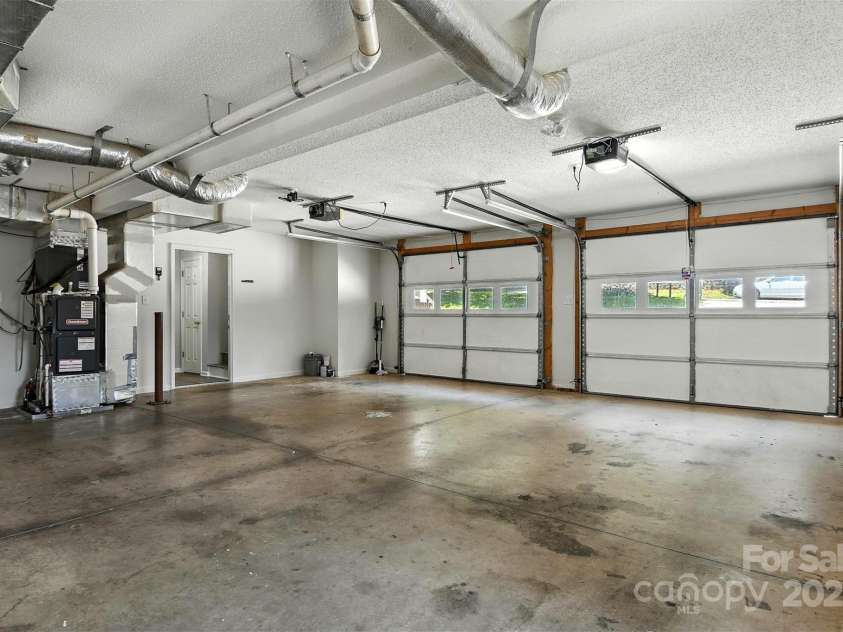 824 17th Avenue Drive, Hickory, NC 28602.  MLS# CAR4279103, YatesRealty ID 29340. 