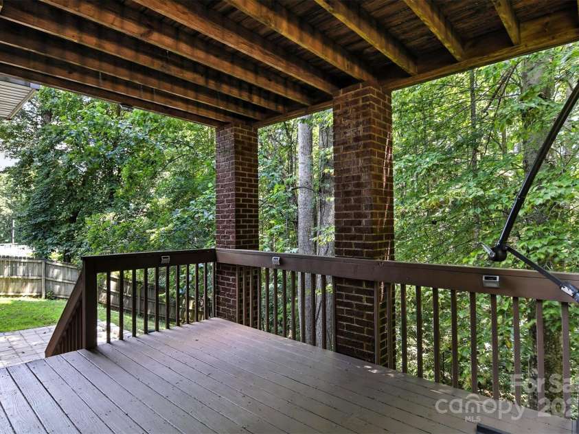 824 17th Avenue Drive, Hickory, NC 28602.  MLS# CAR4279103, YatesRealty ID 29340. 