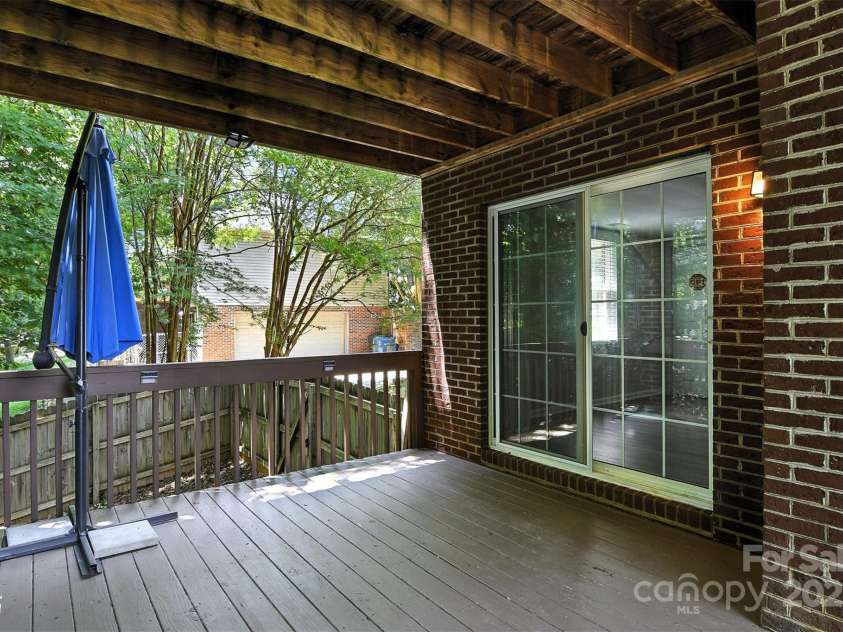 824 17th Avenue Drive, Hickory, NC 28602.  MLS# CAR4279103, YatesRealty ID 29340. 