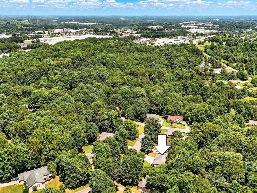 824 17th Avenue Drive, Hickory, NC 28602.  MLS# CAR4279103, YatesRealty ID 29340. 
