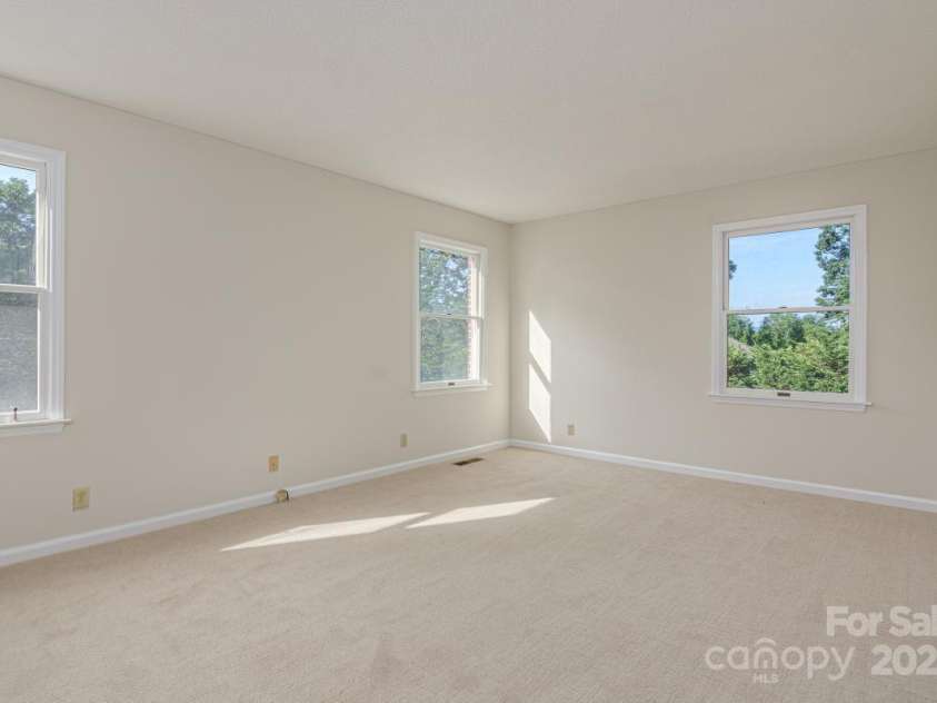 1045 Carousel Lane, Hendersonville, NC 28792.  MLS# CAR4276412, YatesRealty ID 29341. 