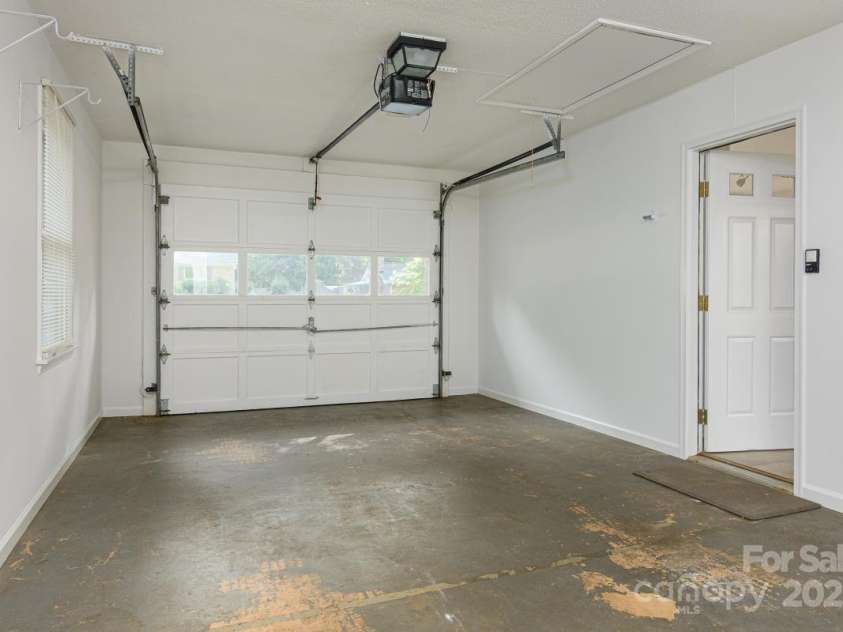 1045 Carousel Lane, Hendersonville, NC 28792.  MLS# CAR4276412, YatesRealty ID 29341. 