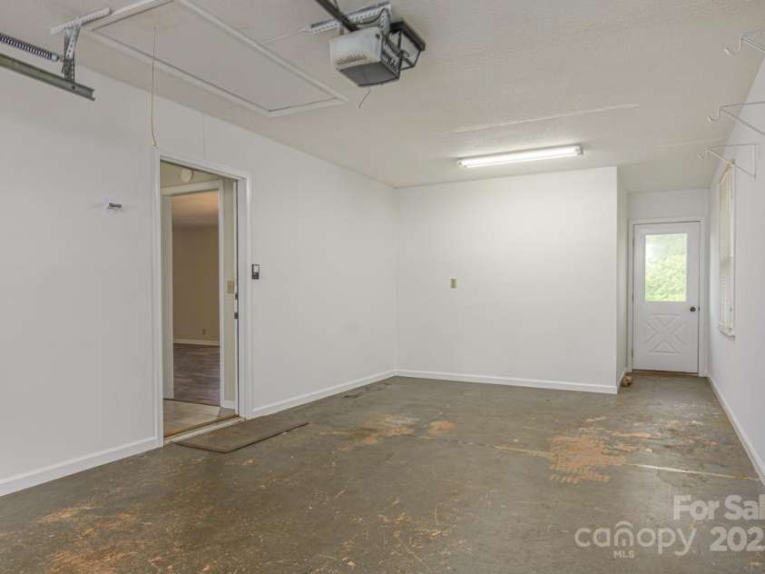 1045 Carousel Lane, Hendersonville, NC 28792.  MLS# CAR4276412, YatesRealty ID 29341. 