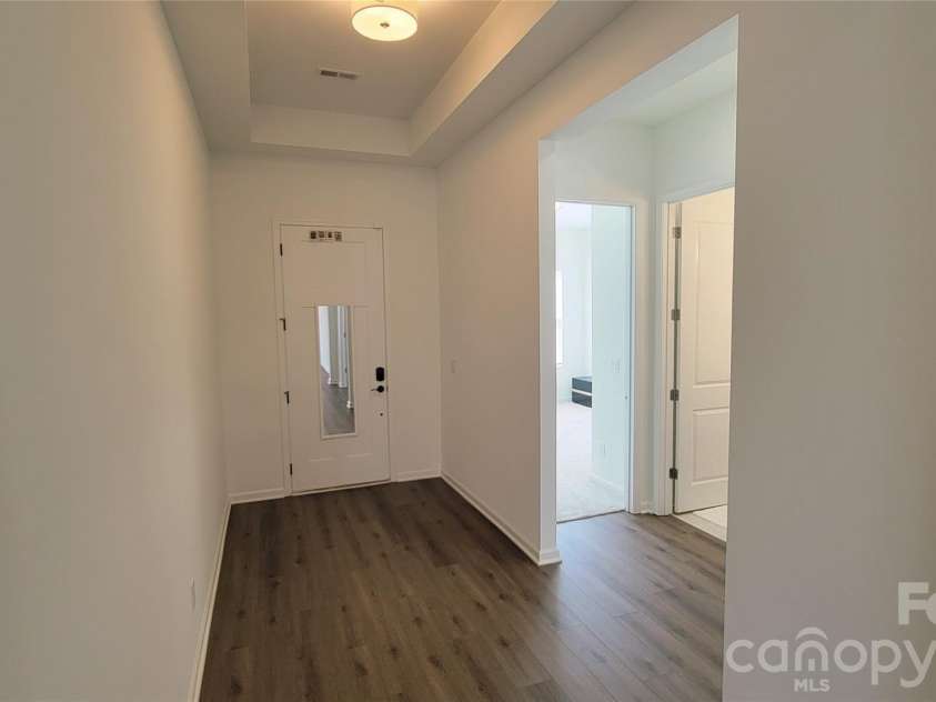 4550 Stellata Loop, Sherrills Ford, NC 28673.  MLS# CAR4391603, YatesRealty ID 29341. Entry Hallway