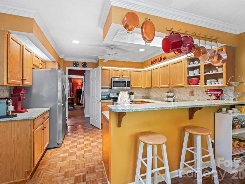 9 Tall Pines Road, Hendersonville, NC 28739.  MLS# CAR4390610, YatesRealty ID 29342. 