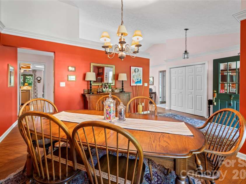9 Tall Pines Road, Hendersonville, NC 28739.  MLS# CAR4390610, YatesRealty ID 29342. 