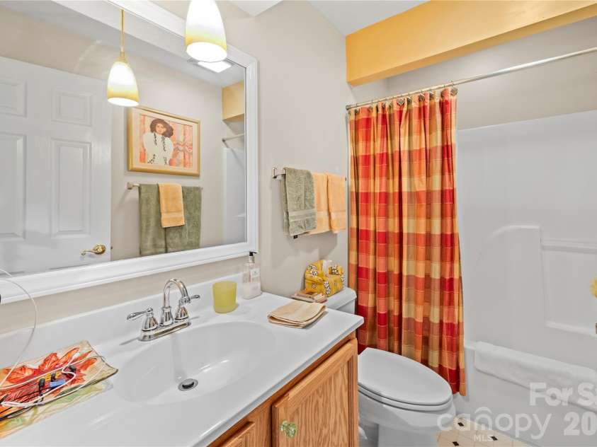 9 Tall Pines Road, Hendersonville, NC 28739.  MLS# CAR4390610, YatesRealty ID 29342. 