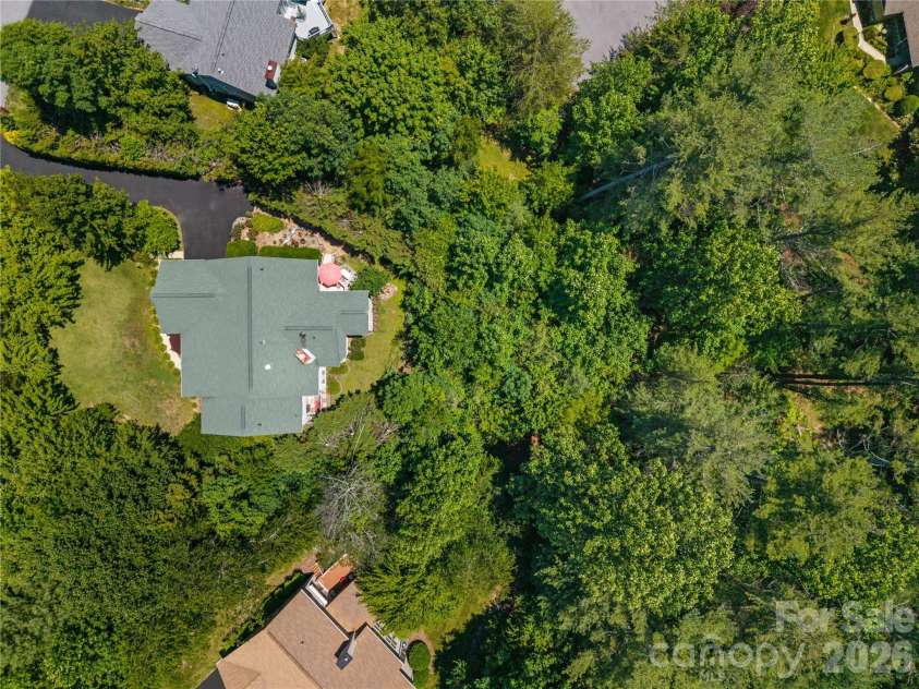 9 Tall Pines Road, Hendersonville, NC 28739.  MLS# CAR4390610, YatesRealty ID 29342. 
