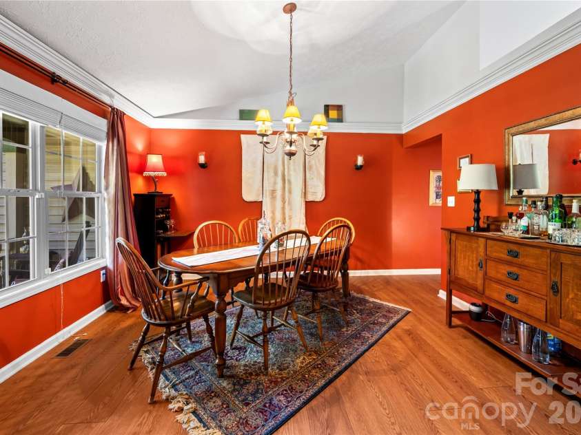 9 Tall Pines Road, Hendersonville, NC 28739.  MLS# CAR4390610, YatesRealty ID 29342. Dining