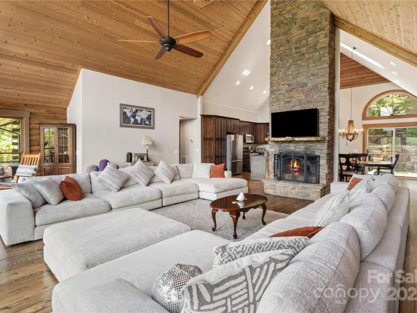 81 Garnet Drive, Leicester, NC 28748.  MLS# CAR4281665, YatesRealty ID 29343. 