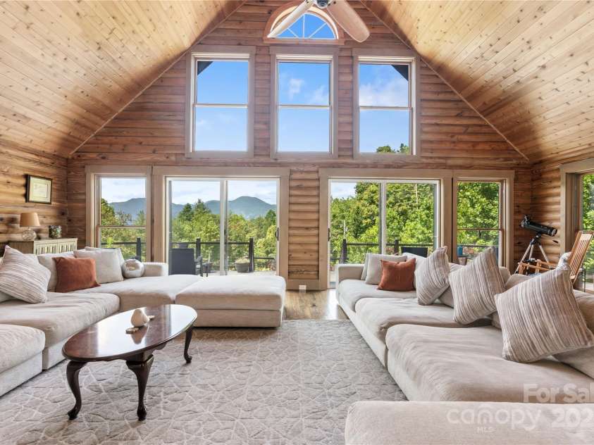 81 Garnet Drive, Leicester, NC 28748.  MLS# CAR4281665, YatesRealty ID 29343. Great Rm