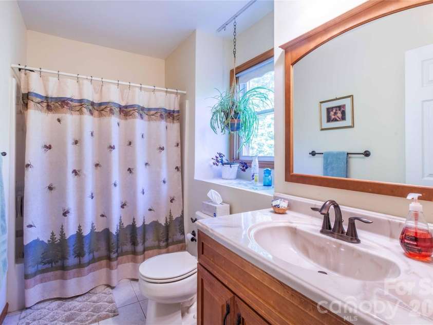 22 Great Aspen Way, Black Mountain, NC 28711.  MLS# CAR4388934, YatesRealty ID 29345. Beautiful second full bath upstairs.