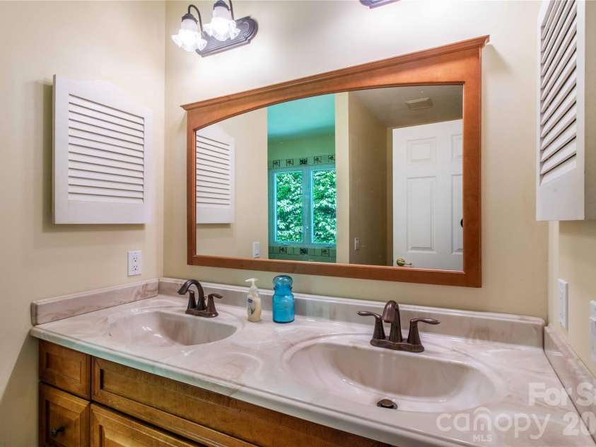 22 Great Aspen Way, Black Mountain, NC 28711.  MLS# CAR4388934, YatesRealty ID 29345. Twin vanities in the primary bath.