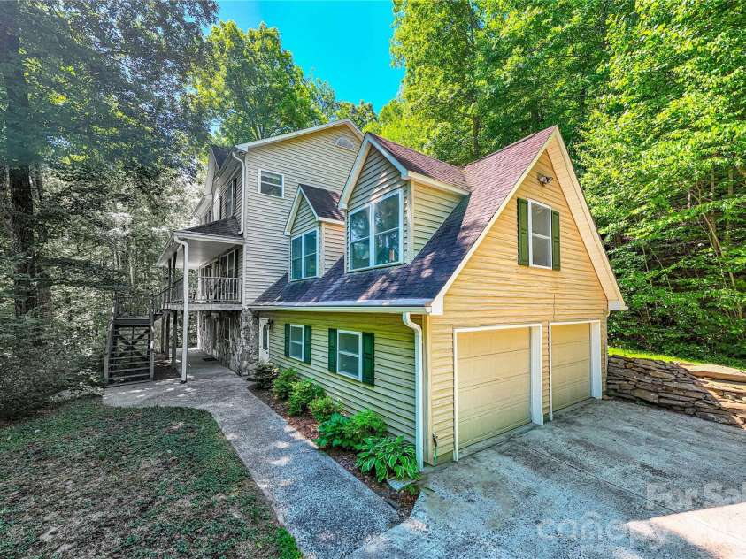 22 Great Aspen Way, Black Mountain, NC 28711.  MLS# CAR4388934, YatesRealty ID 29345. Welcome home!