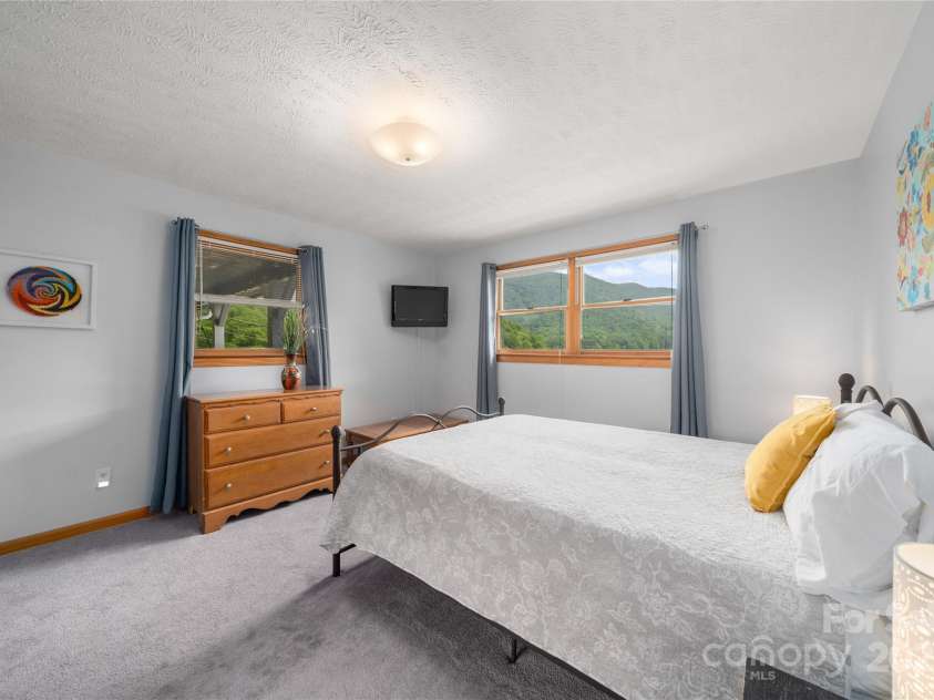 262 Lewis Lane, Maggie Valley, NC 28751.  MLS# CAR4265757, YatesRealty ID 29347. 2nd Primary Suite