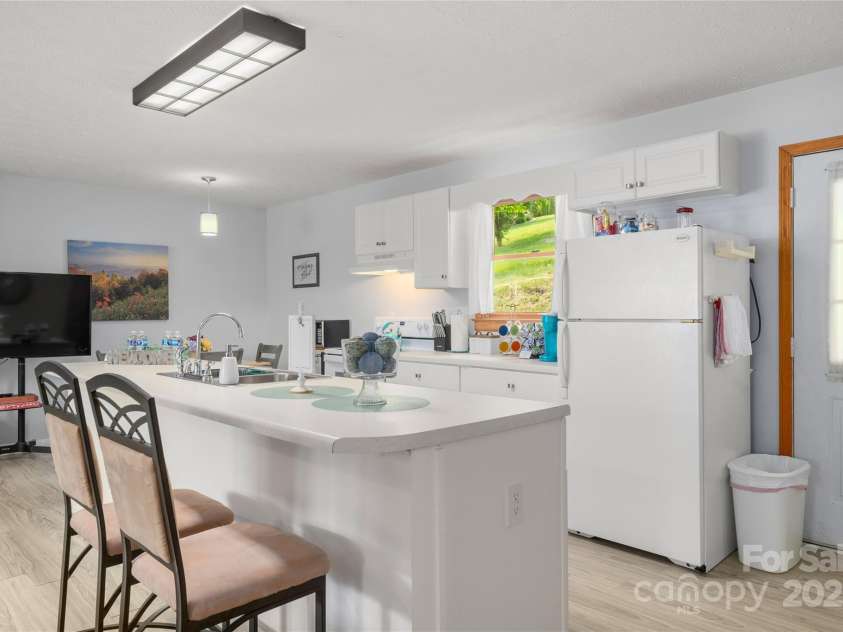 262 Lewis Lane, Maggie Valley, NC 28751.  MLS# CAR4265757, YatesRealty ID 29347. Good work space