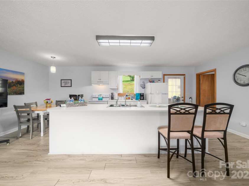 262 Lewis Lane, Maggie Valley, NC 28751.  MLS# CAR4265757, YatesRealty ID 29347. Island Kitchen