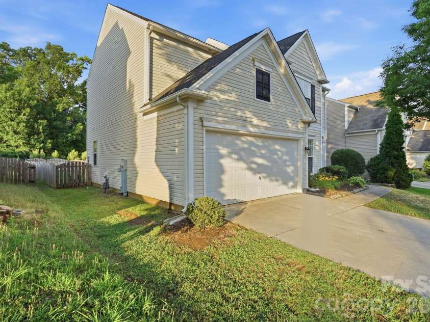 2910 Azalea Hills Drive, Charlotte, NC 28262.  MLS# CAR4385950, YatesRealty ID 29347. 