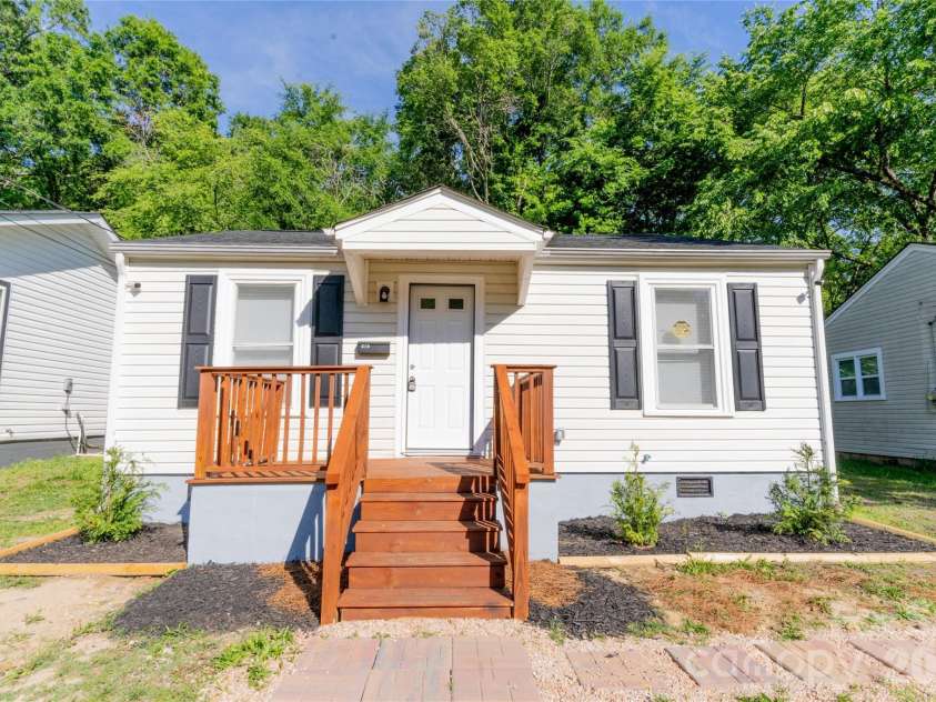315 Broad Drive, Concord, NC 28025.  MLS# CAR4385605, YatesRealty ID 29348. 