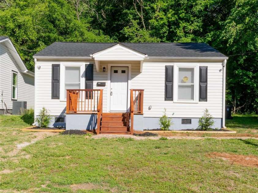 315 Broad Drive, Concord, NC 28025.  MLS# CAR4385605, YatesRealty ID 29348. 