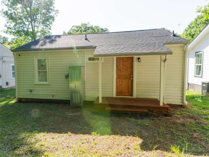 315 Broad Drive, Concord, NC 28025.  MLS# CAR4385605, YatesRealty ID 29348. 